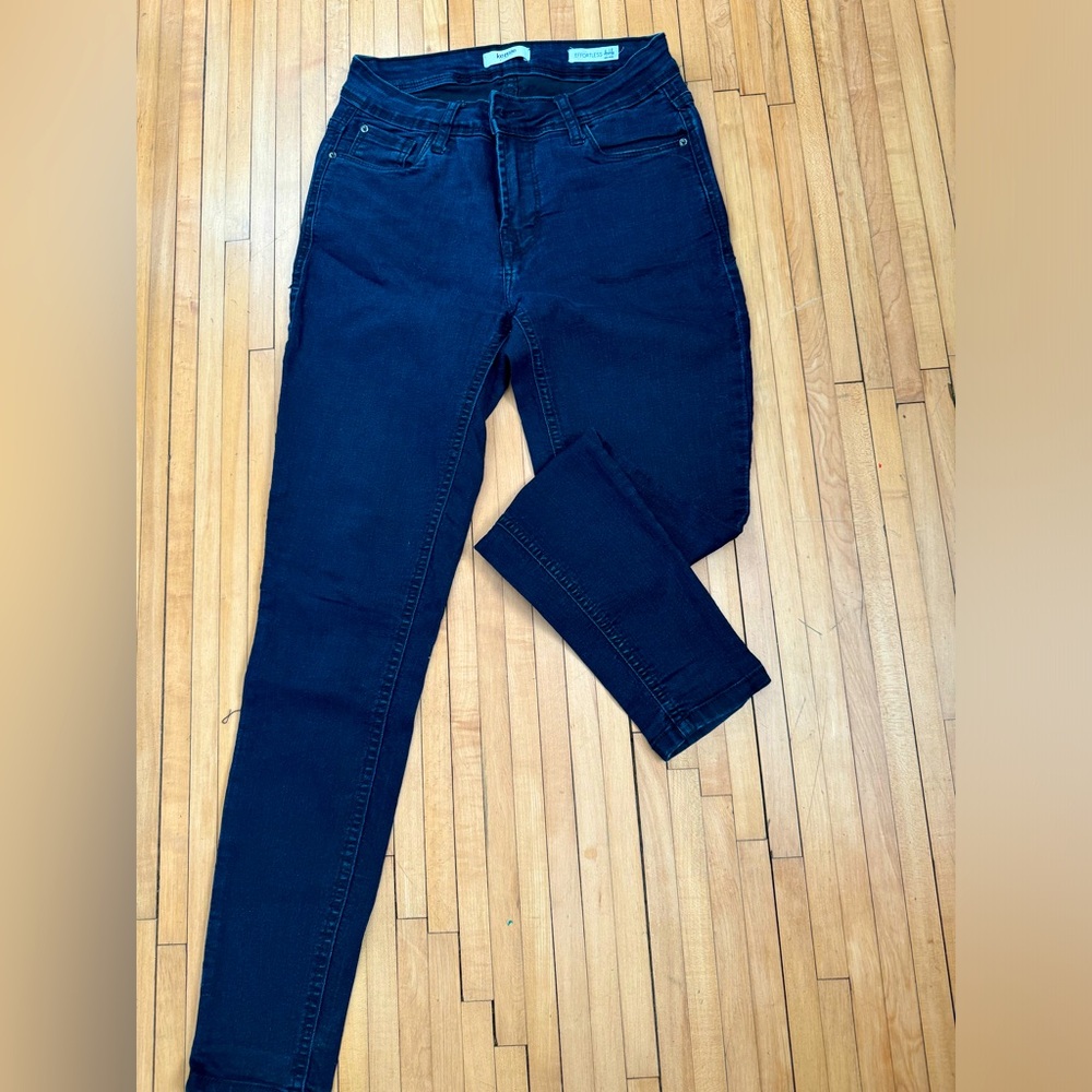 Kenzie effortless ankle midrise size 2/26 dark washed